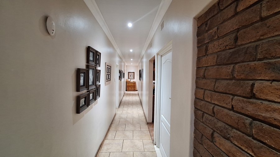 5 Bedroom Property for Sale in Riebeeckstad Free State